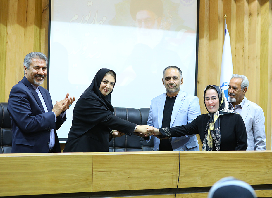 باوجودگرمای کم سابقه هوا صورت گرفت؛ استقبال چشمگیر علاقه مندان از دوره  آموزشی ورود به بازار اروپا در اتاق بازرگانی قزوین   تصویر شماره-02