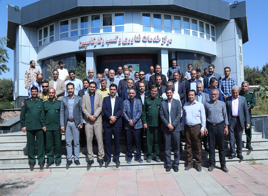 سرداررفیعی آتانی فرمانده سپاه صاحب الامر استان در مراسم بزرگداشت هفته دفاع مقدس در حوزه صنعت: صنعتگران و تلاشگران عرصه تولید؛همان سرداران  دوران دفاع مقدس هستند که غیرممکنها راممکن ساخته اند تصویر شماره-02
