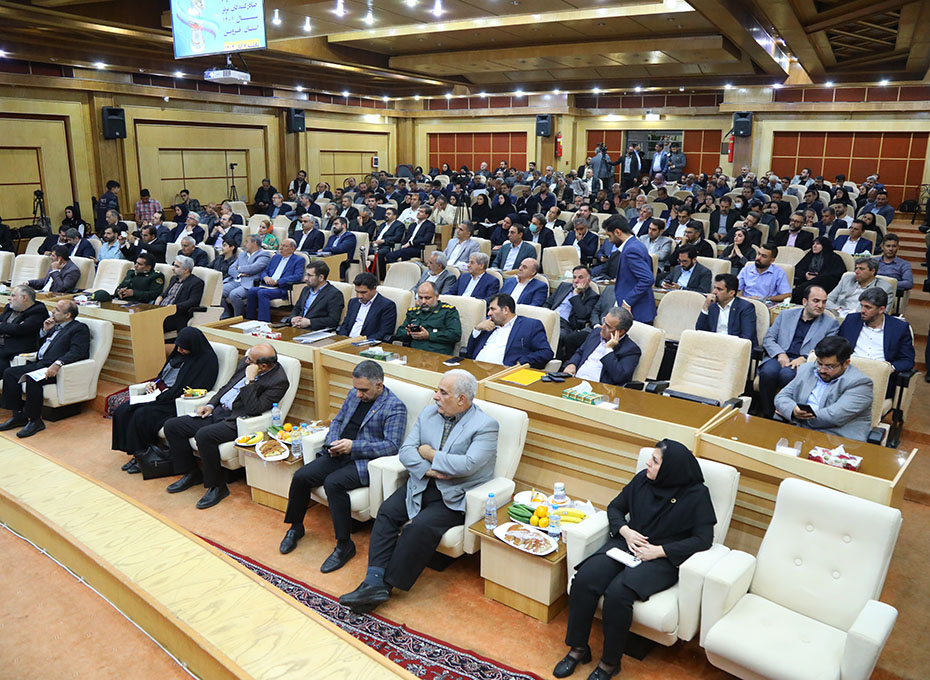 حضورشاخص اعضای هیات رئیسه وهیات نمایندگان اتاق  قزوین در جمع صادرکنندگان برتر استان  تصویر شماره-09