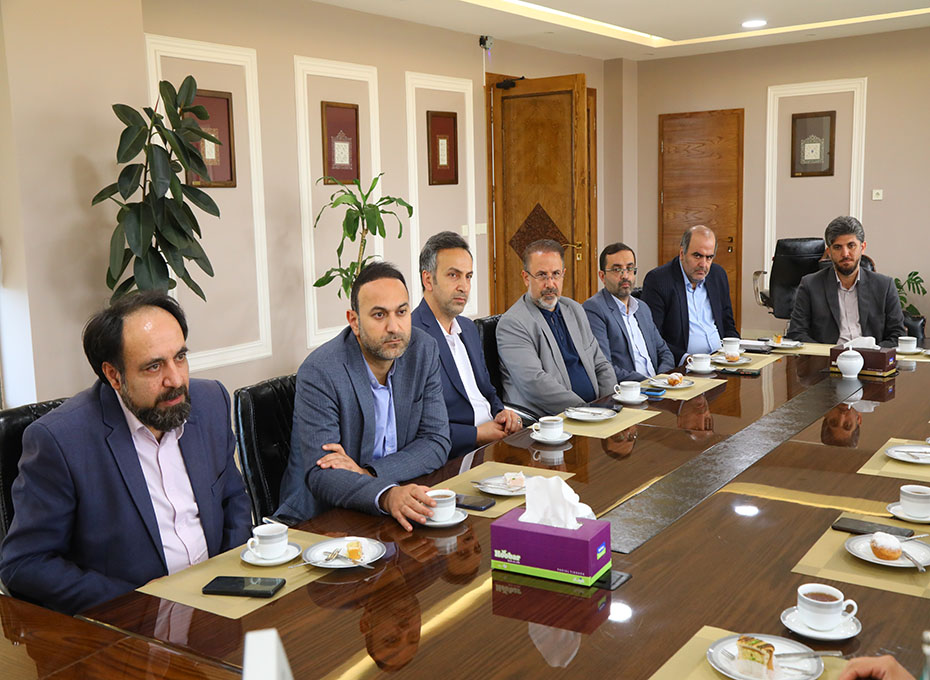 تقدیر شورای روابط عمومی های استان از مهندس عبدیان رئیس اتاق بازرگانی قزوین به دلیل حسن تعامل ایشان باروابط عمومی ها و تعریف  شعارراهبردی شفافیت درامراطلاع رسانی  تصویر شماره-03