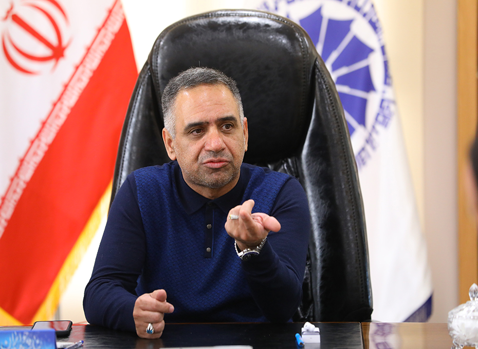  تقدیر شورای روابط عمومی های استان از مهندس عبدیان رئیس اتاق بازرگانی قزوین به دلیل حسن تعامل ایشان باروابط عمومی ها و تعریف  شعارراهبردی شفافیت درامراطلاع رسانی  تصویر شماره-04