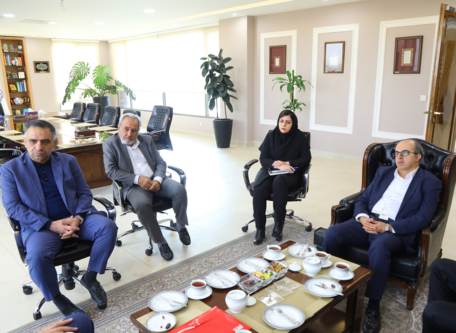 دیدارپرفسورمیرمحمدصادقی بارئیس و مدیران اتاق بازرگانی قزوین                                                                             تصویر شماره-01