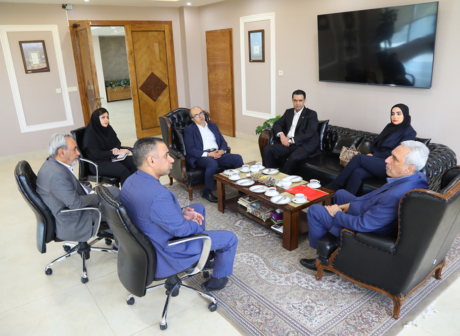 دیدارپرفسورمیرمحمدصادقی بارئیس و مدیران اتاق بازرگانی قزوین                                                                             تصویر شماره-02