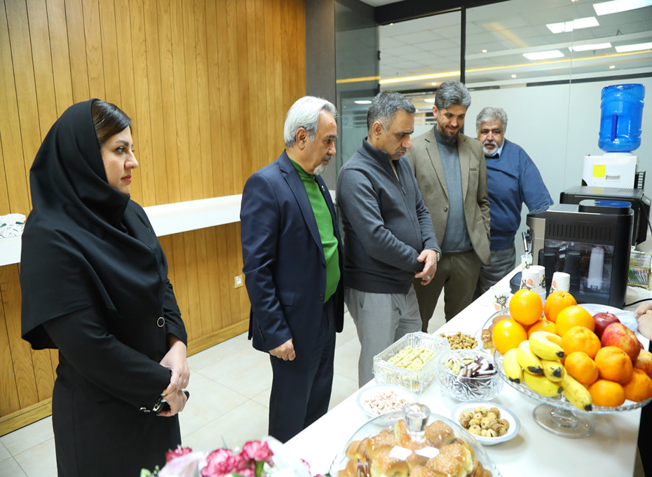 برای نخستین باردراتاق های بازرگانی سراسرکشور صورت گرفت؛ افتتاح کافه کتاب دراتاق بازرگانی قزوین تصویر شماره-03