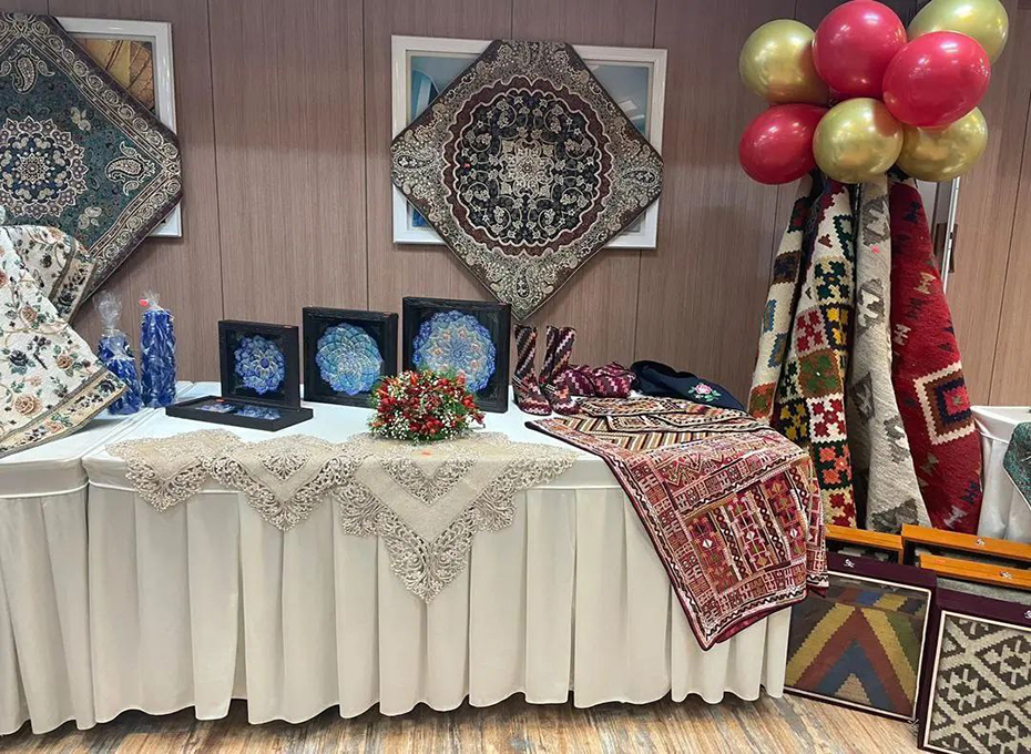 بازدید هیات رئیسه اتاق بازرگانی قزوین از نمایشگاه صنایع دستی زنان سرپرست خانوار  اتاق بازرگانی تهران تصویر شماره-03