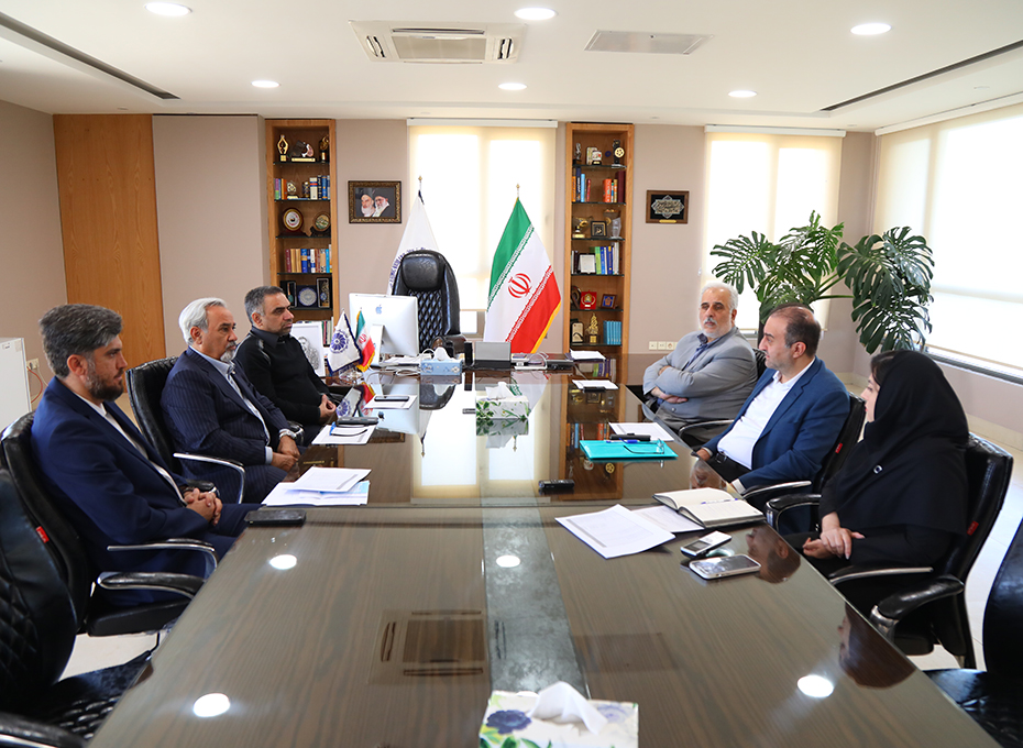 ظهرچهارشنبه ،نخستین نشست هیات رئیسه دورششم اتاق بازرگانی،صنایع،معادن وکشاورزی  قزوین به ریاست مهندس عبدیان وباحضوراعضای هیات رئیسه ومدیران اجرایی پارلمان بخش خصوصی استان تشکیل شد.