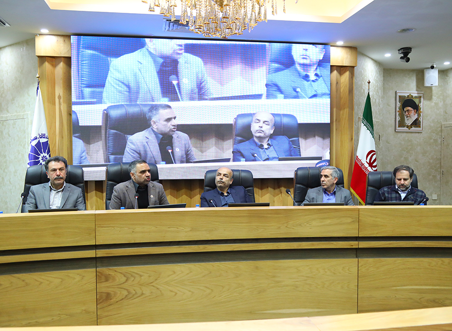 در اولین نشست فصلی هیات نمایندگان اتاق بازرگانی  قزوین با مدیران حوزه اقتصاد استان مطرح شد؛ مجموعه اتاق بازرگانی قزوین، هدفمند و برنامه محوردرحال حرکت به سمت توسعه پایدار  استان است