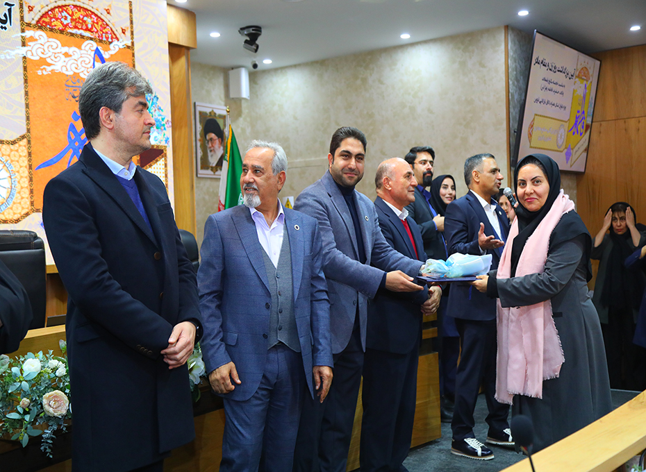 در ادامه برگزاری آیین بزرگداشت روز زن ومقام مادر دراتاق بازرگانی،صنایع ،معادن وکشاورزی قزوین