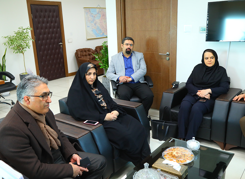 دیدار رئیس واعضای هیات نمایندگان اتاق بازرگانی قزوین با خانم دکترخمسه  مشاوروزیر جهادکشاورزی  تصویر شماره-04