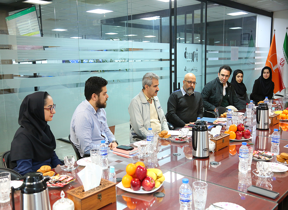 بازدید رئیس اتاق بازرگانی قزوین از شرکت گروه بهداشتی فیروز تصویر شماره-01