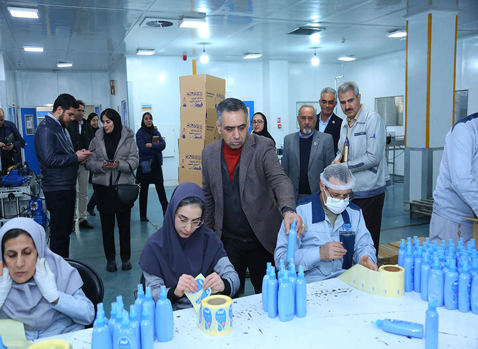 بازدید رئیس اتاق بازرگانی قزوین از شرکت گروه بهداشتی فیروز تصویر شماره-06