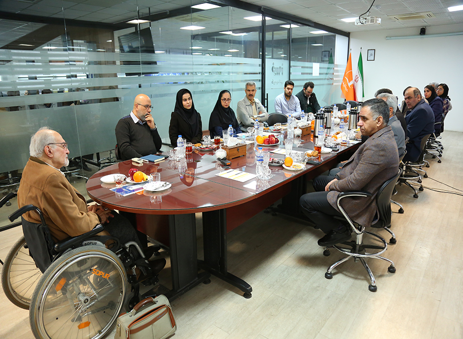 بازدید رئیس اتاق بازرگانی قزوین از شرکت گروه بهداشتی فیروز تصویر شماره-15