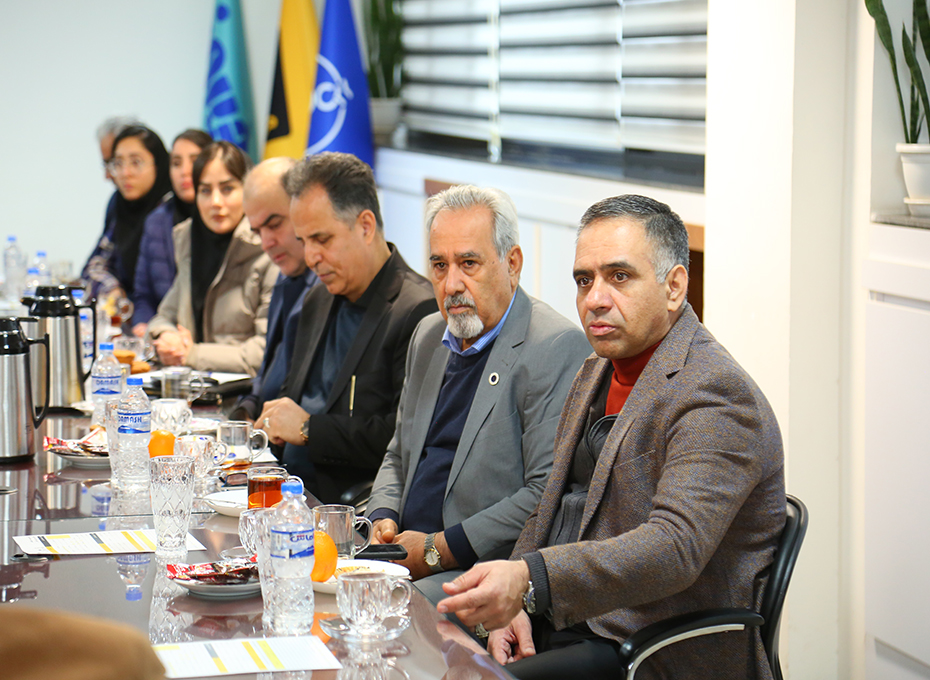 بازدید رئیس اتاق بازرگانی قزوین از شرکت گروه بهداشتی فیروز تصویر شماره-16