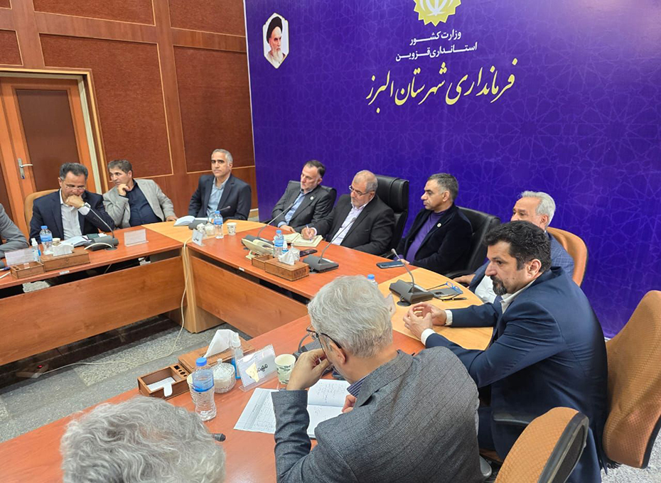 به منظوراعزام هیات تجاری استان قزوین به کشورعراق صورت گرفت؛ جلسه هماهنگی رئیس ومدیران اتاق بازرگانی قزوین بافرماندارالبرز و فعالان اقتصادی البرز و آبیک تصویر شماره-06
