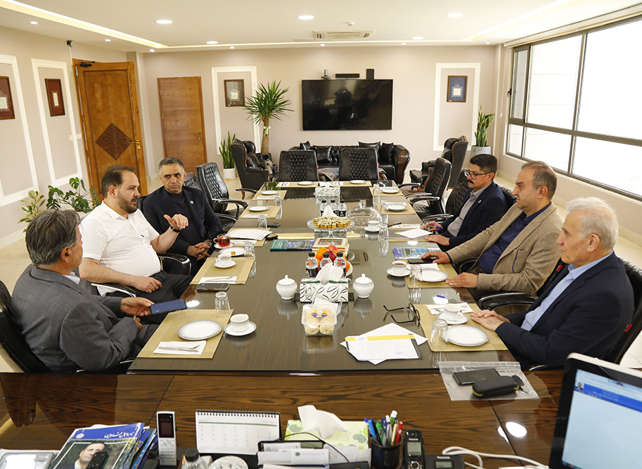 مهندس عبدیان در جلسه مشترک روسا و هیات رئیسه کارگروه اتاق های سه گانه استان خبرداد؛ ورود بخش خصوصی بامشارکت  اتاق‌های سه‌گانه برای  غلبه بربحران ناترازی انرژی دراستان   تصویر شماره-05