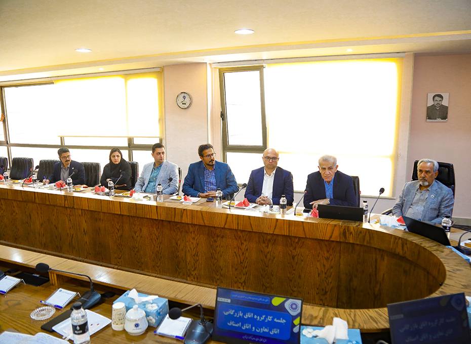 مهندس عبدیان در جلسه مشترک روسا و هیات رئیسه کارگروه اتاق های سه گانه استان خبرداد؛ ورود بخش خصوصی بامشارکت  اتاق‌های سه‌گانه برای  غلبه بربحران ناترازی انرژی دراستان   تصویر شماره-09