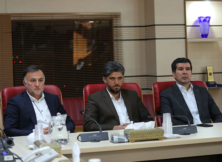 دکتراعلایی، استاندار  قزوین:
اتاق بازرگانی قزوین به عنوان پایگاه اصلی اقتصاد وبخش خصوصی استان از تما می حمایت های قانونی استانداری و دستگاه های اجرایی برخوردارخواهدبود
 تصویر شماره-01