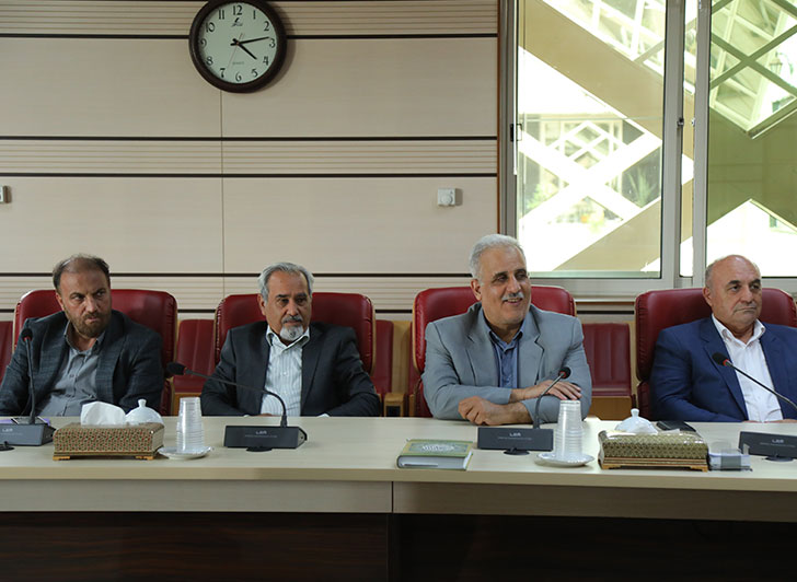 دکتراعلایی، استاندار  قزوین:
اتاق بازرگانی قزوین به عنوان پایگاه اصلی اقتصاد وبخش خصوصی استان از تما می حمایت های قانونی استانداری و دستگاه های اجرایی برخوردارخواهدبود
 تصویر شماره-03